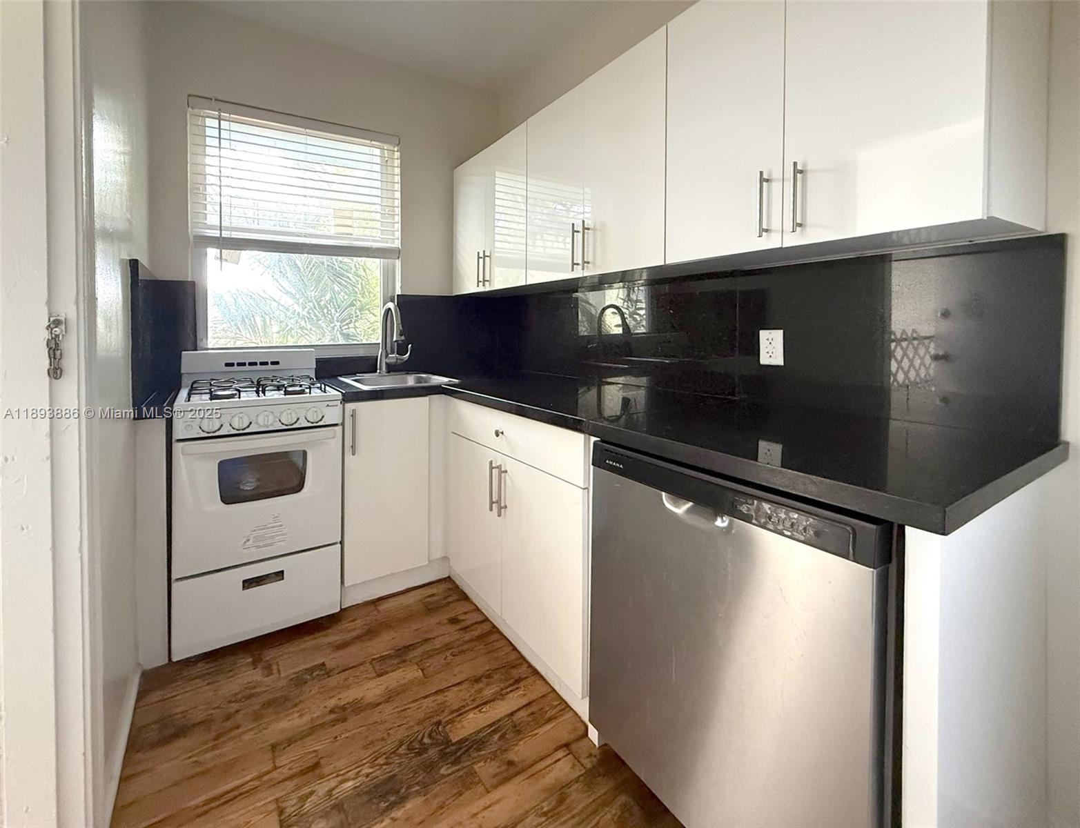 FAIRGREEN R/S - Residential Lease