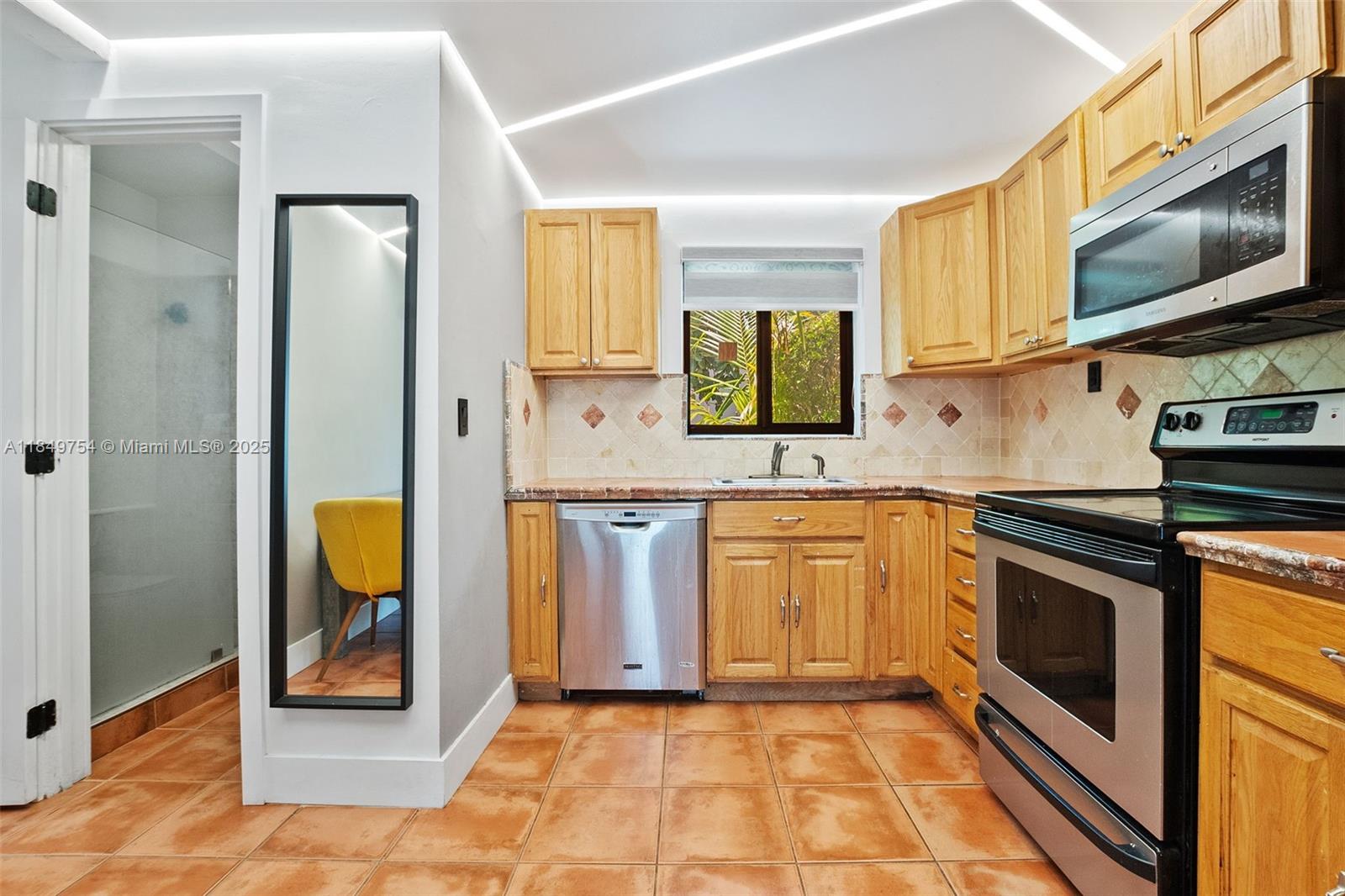 REV PL SEC 2 CC ESTATES - Residential