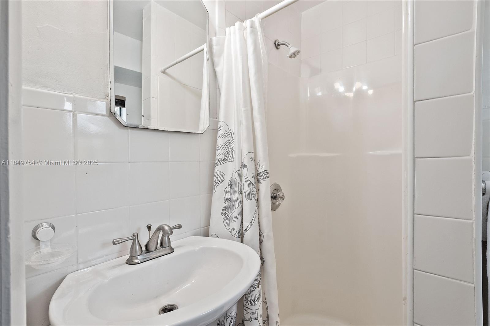 REV PL SEC 2 CC ESTATES - Residential