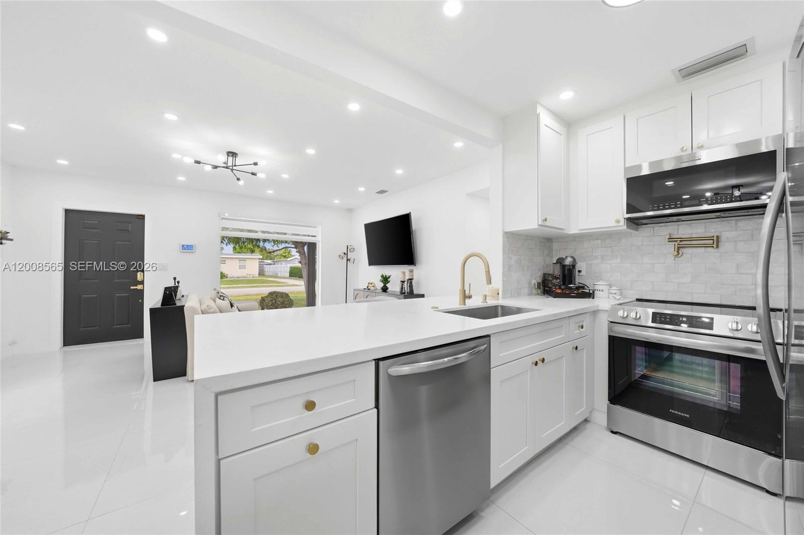 WESTWOOD LAKE 2ND ADDN - Residential