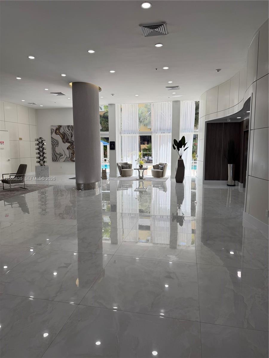 VENTURE AT AVENTURA EAST - Residential