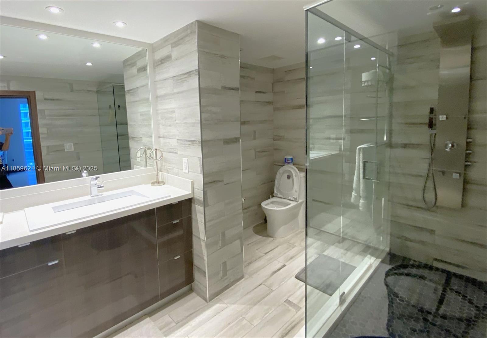 HARBOUR HOUSE - Residential Lease