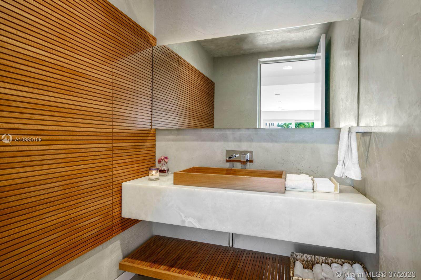 SMUGGLERS COVE - Residential