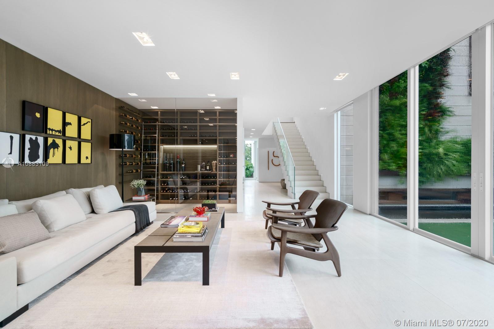 SMUGGLERS COVE - Residential