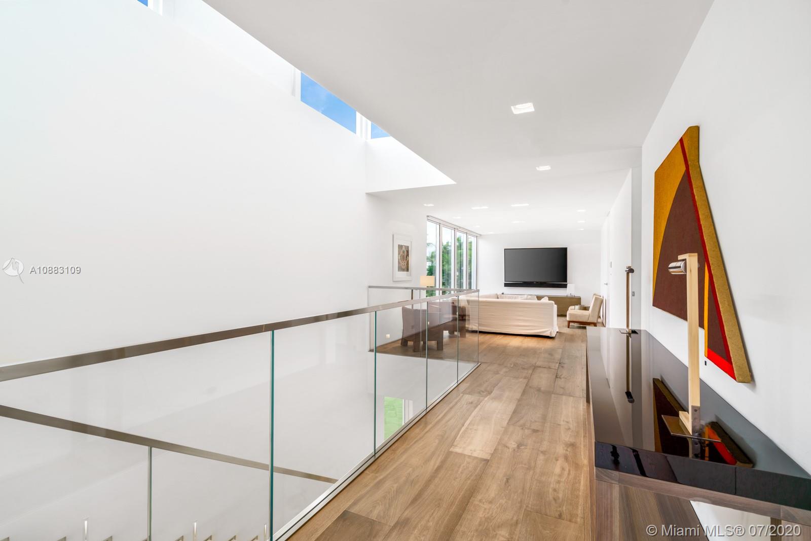 SMUGGLERS COVE - Residential