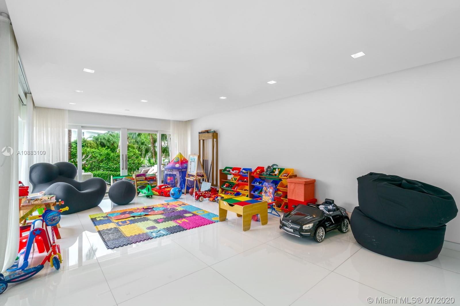 SMUGGLERS COVE - Residential