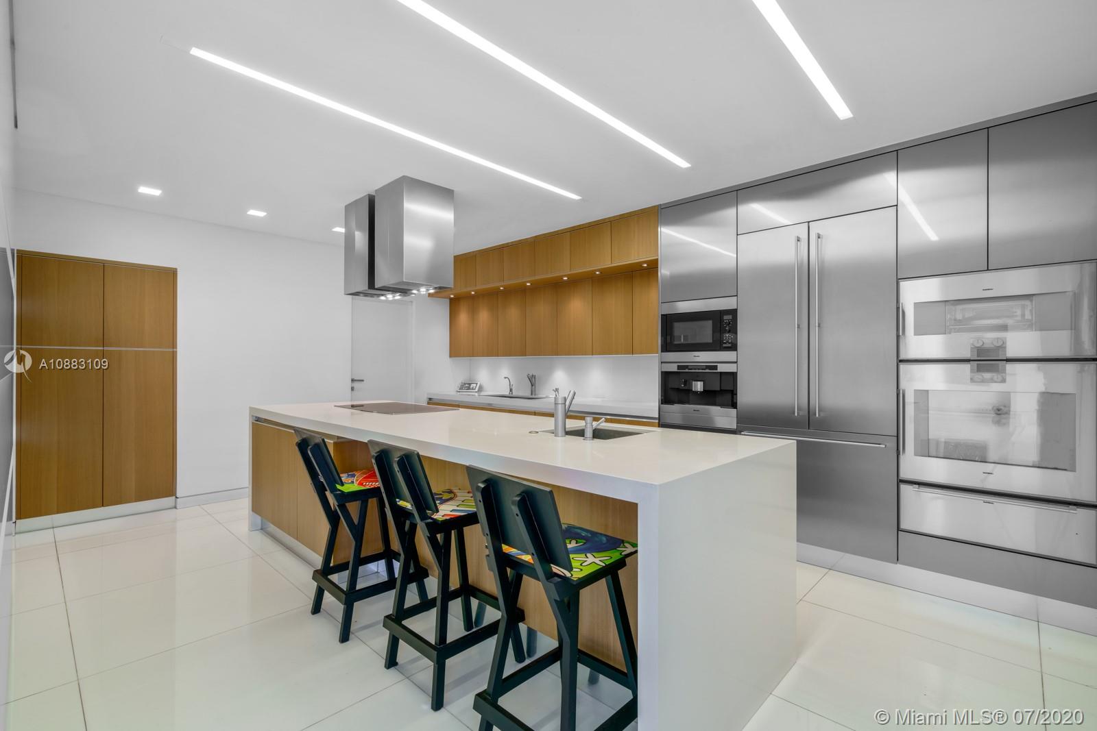 SMUGGLERS COVE - Residential