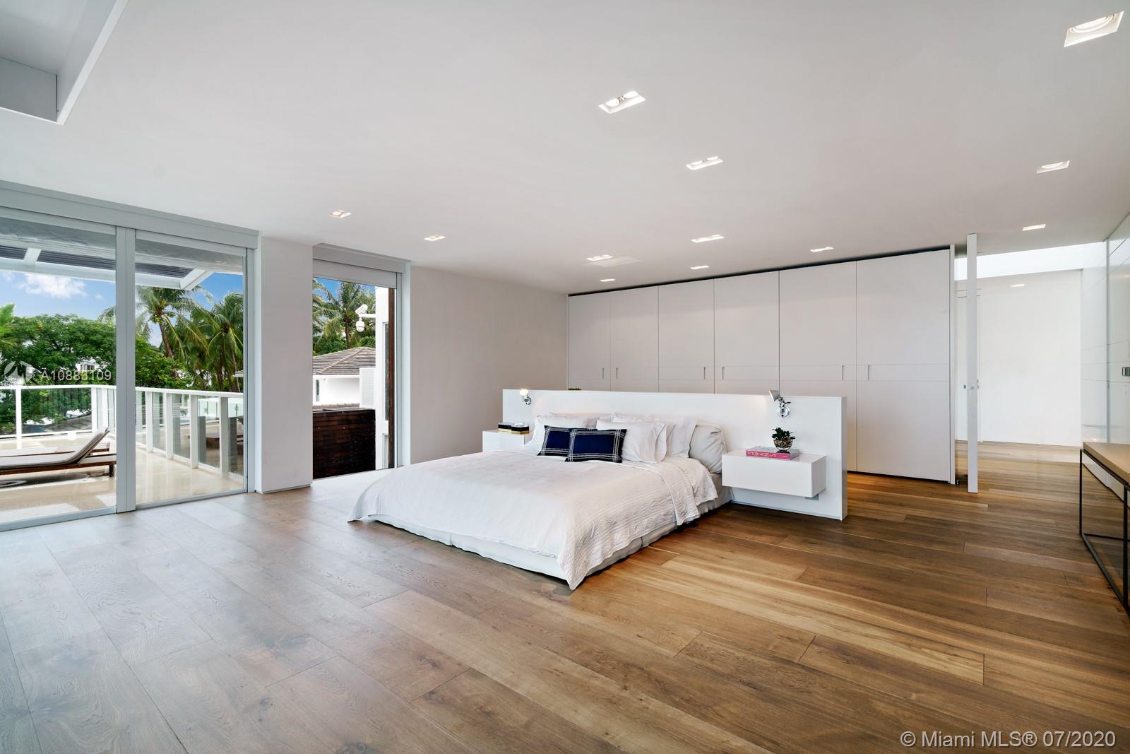 SMUGGLERS COVE - Residential