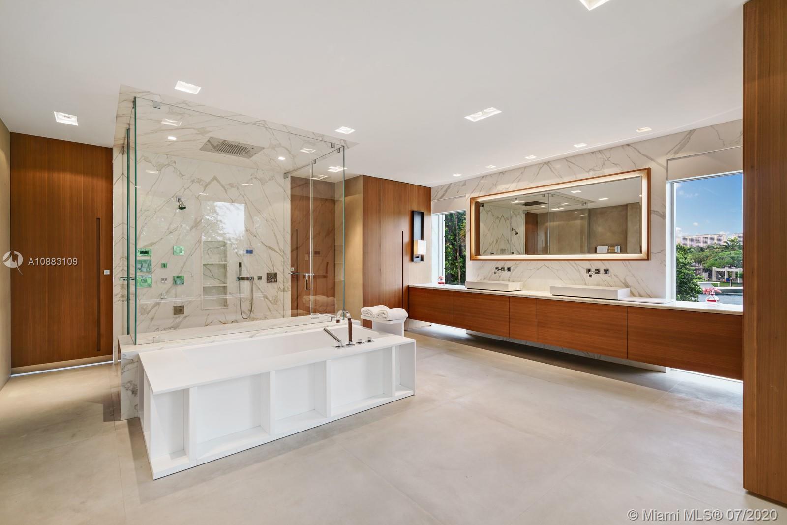 SMUGGLERS COVE - Residential