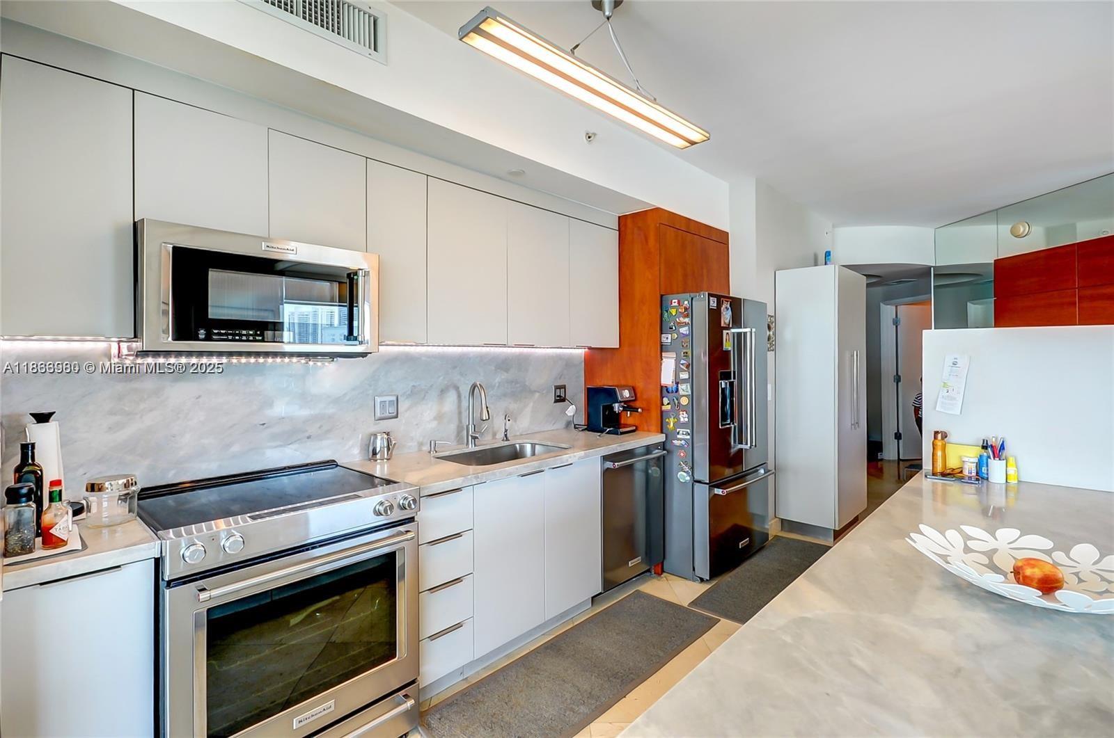 THE ATRIUM AT AVENTURA CO - Residential Lease