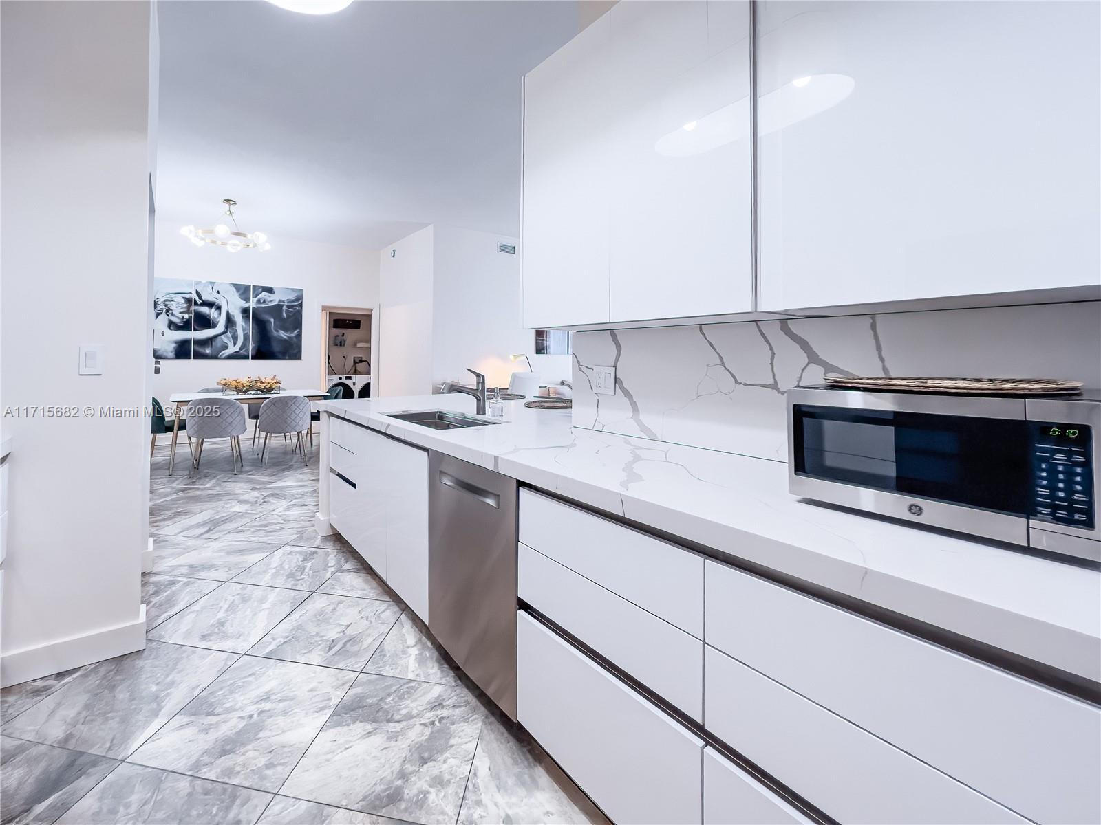 MOORINGS AT LANTANA CONDO - Residential Lease