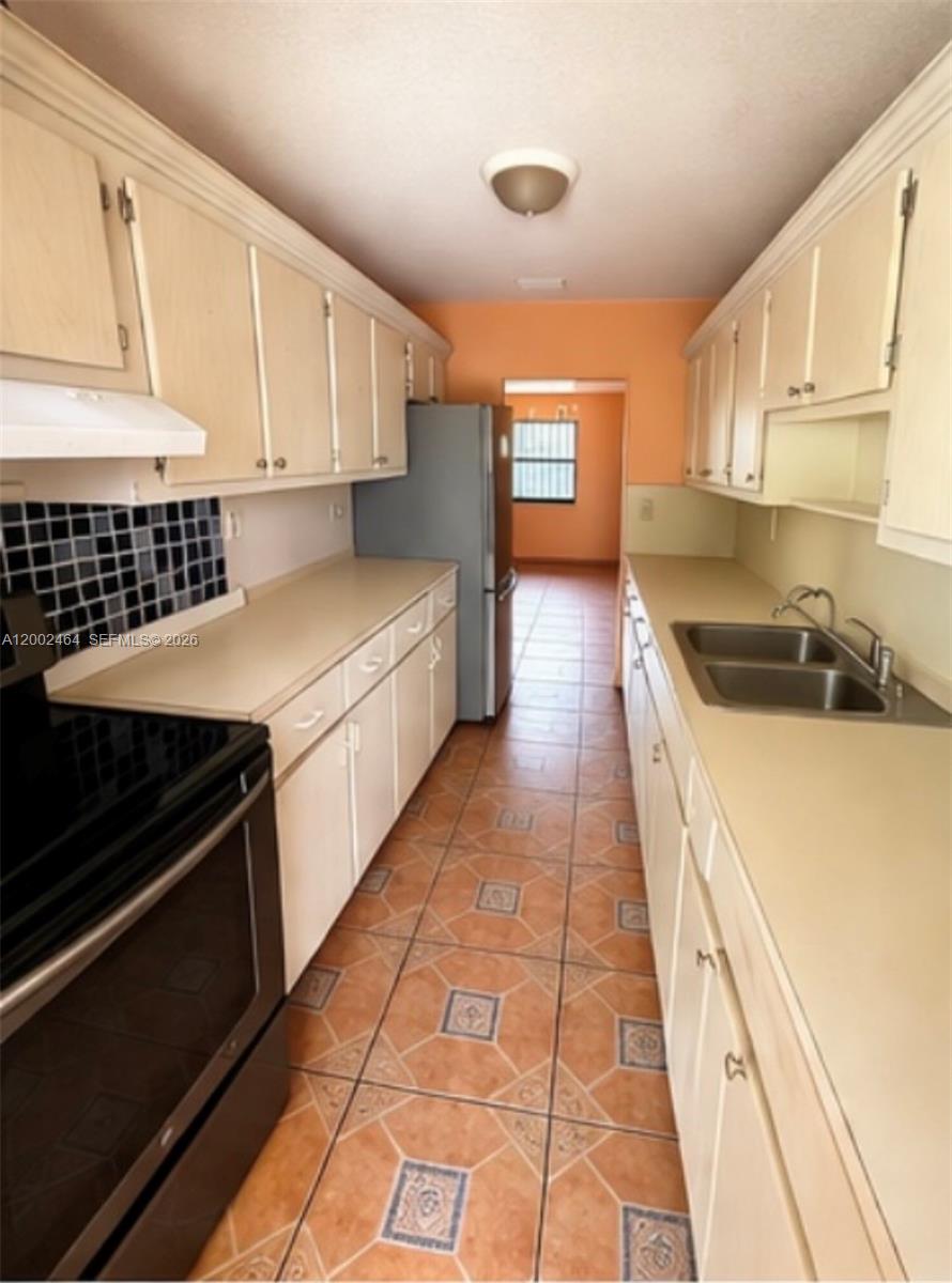 GRIFFIN GARDENS PL - Residential Lease