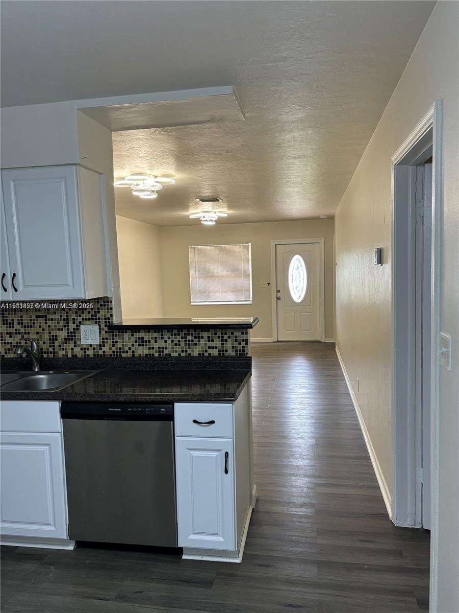 CORAL SPRINGS VILLAGE GRE - Residential Lease