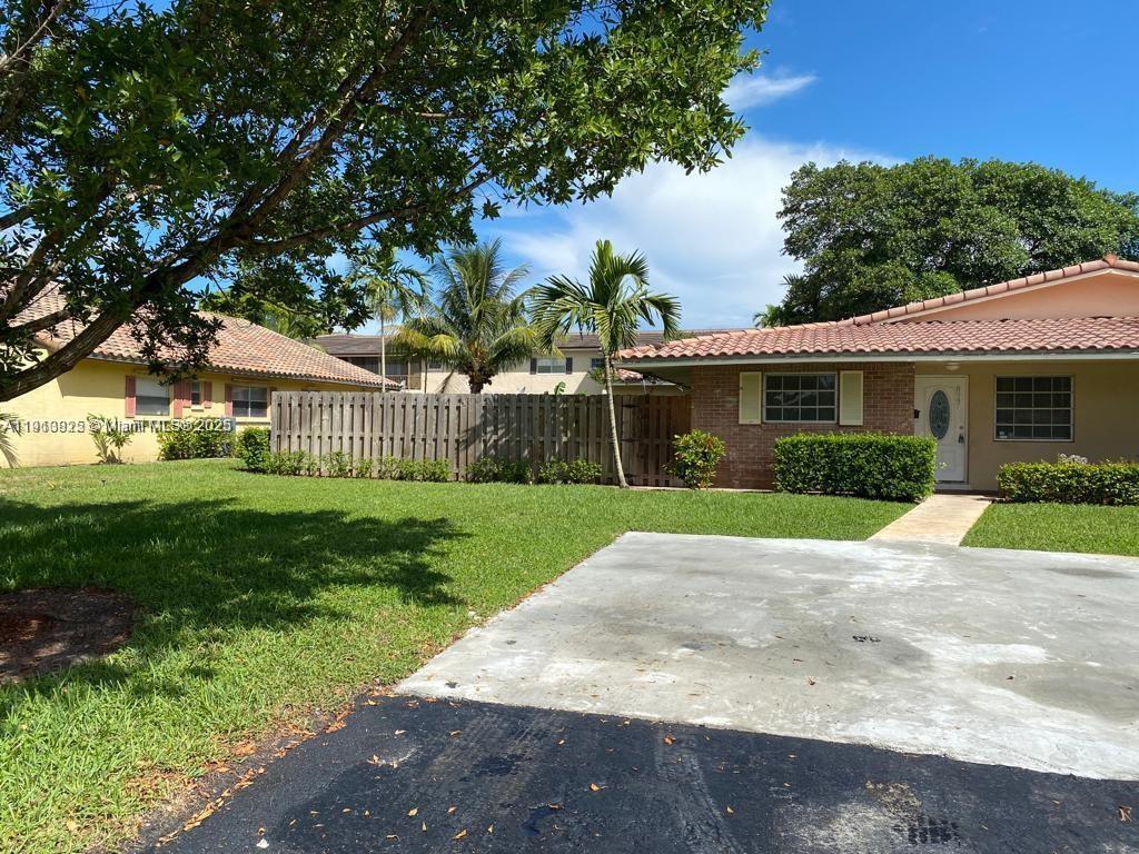 CORAL SPRINGS VILLAGE GRE - Residential Lease