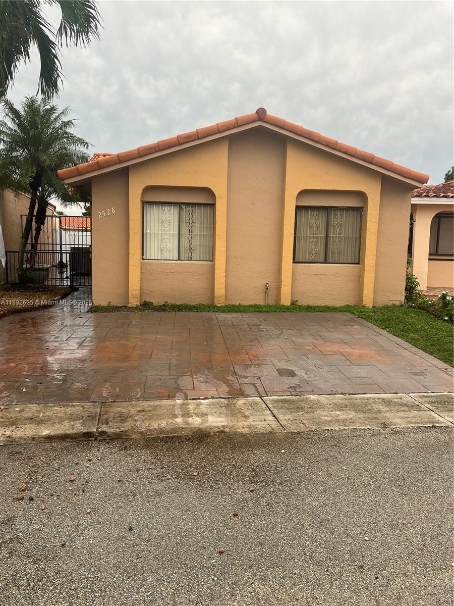 GREAT 3 BED 2 BATH HOUSE FOR RENT IN MOST DESIRABLE LAGO GRANDE GATED COMMUNITY READY FOR YOU TO MOVE IN ASAP. HOUSE HAS VAULTED CEILING, ALL TILE FLOORS FRESH PAINT AND DECENT APPLIANCES.
CLOSE TO PALMETTO GEN. HOSPITAL, WESTALND MALL, DINING, TOP SCHOOLS AND MAJOR HIGHWAYS SR 826 AND I-75M , OKEECHOBBE ROAD AND TURNPIKE. 24HRS SECURITY GATED COMMUNITY WITH CLUBHOUSE AND POOL . EASY TO SHOW SCHEDULE YOUR SHOWINHG TODAY.