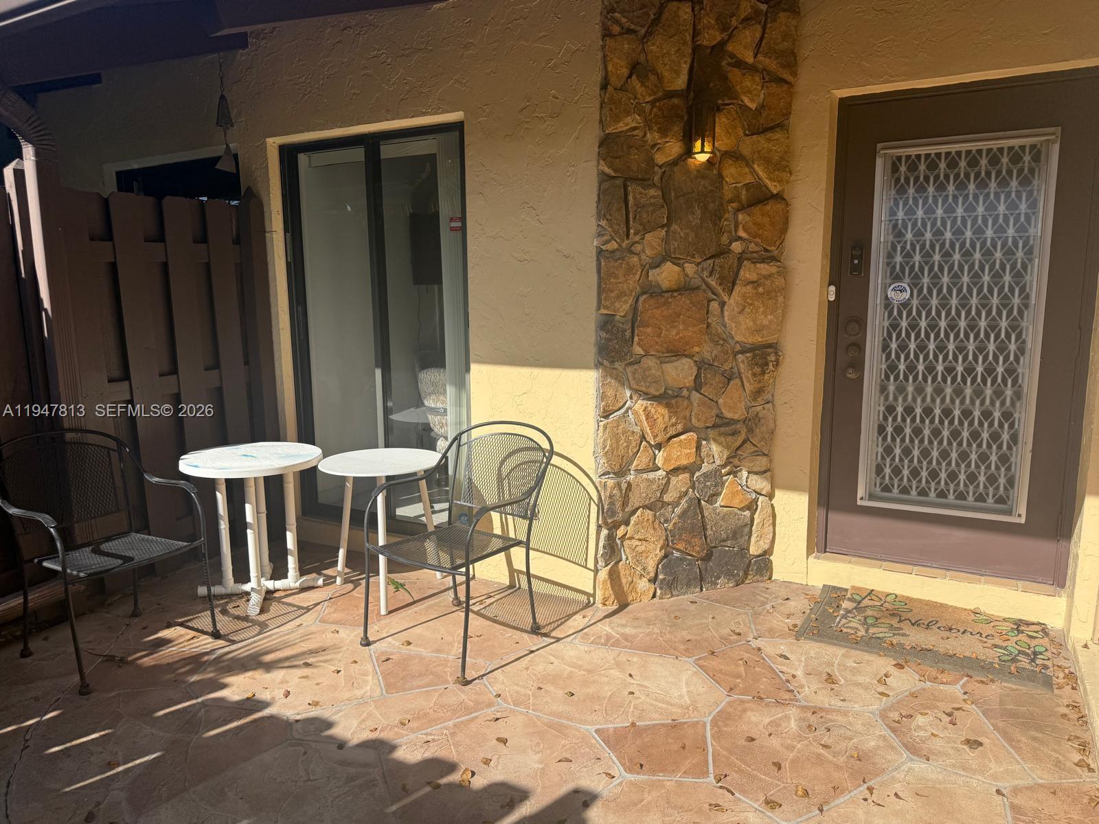 412 Briarwood Cir 2-23