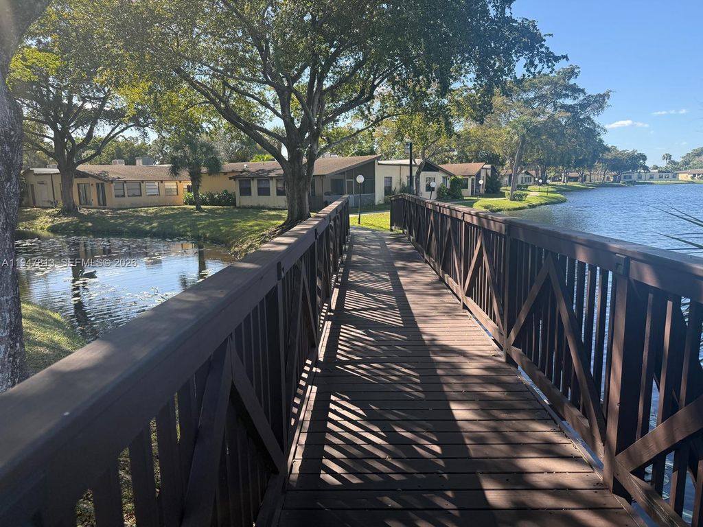 Photo of 412 Briarwood Cir #2-23, Hollywood, FL 33024 (MLS # A11947813)