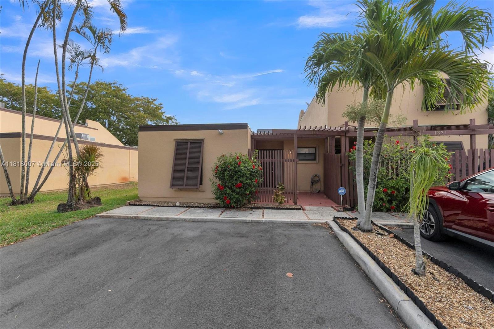 1341 E Golfview Dr