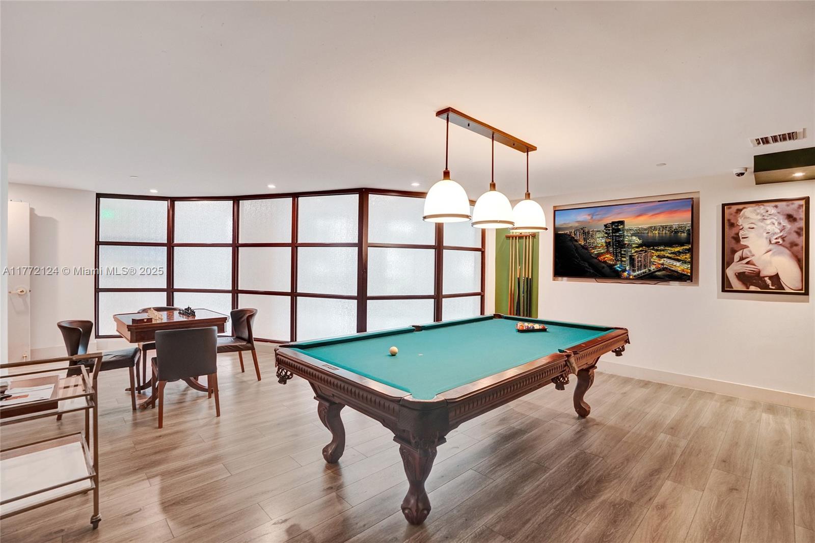 THE PINNACLE CONDO - Residential