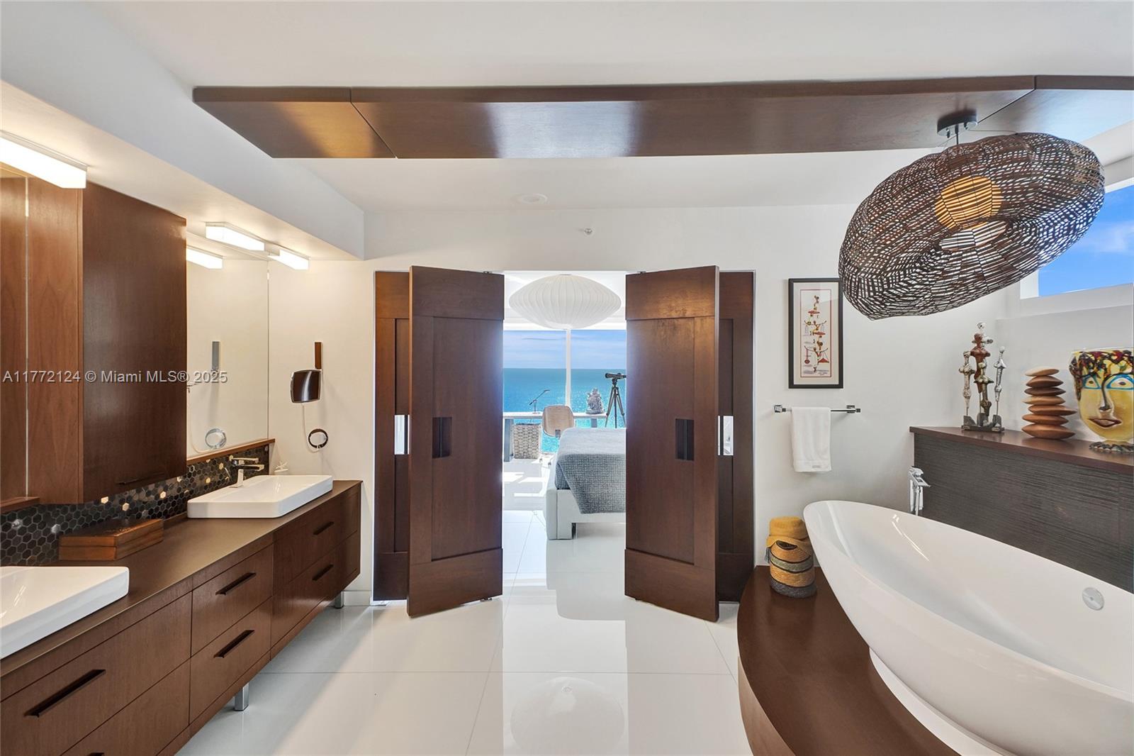 THE PINNACLE CONDO - Residential