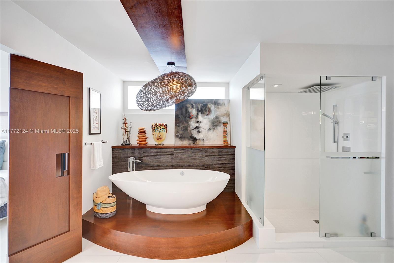 THE PINNACLE CONDO - Residential