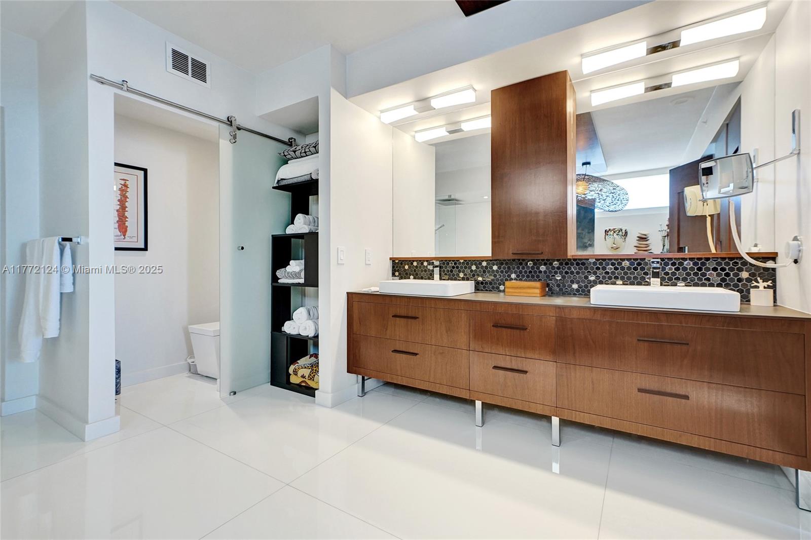 THE PINNACLE CONDO - Residential