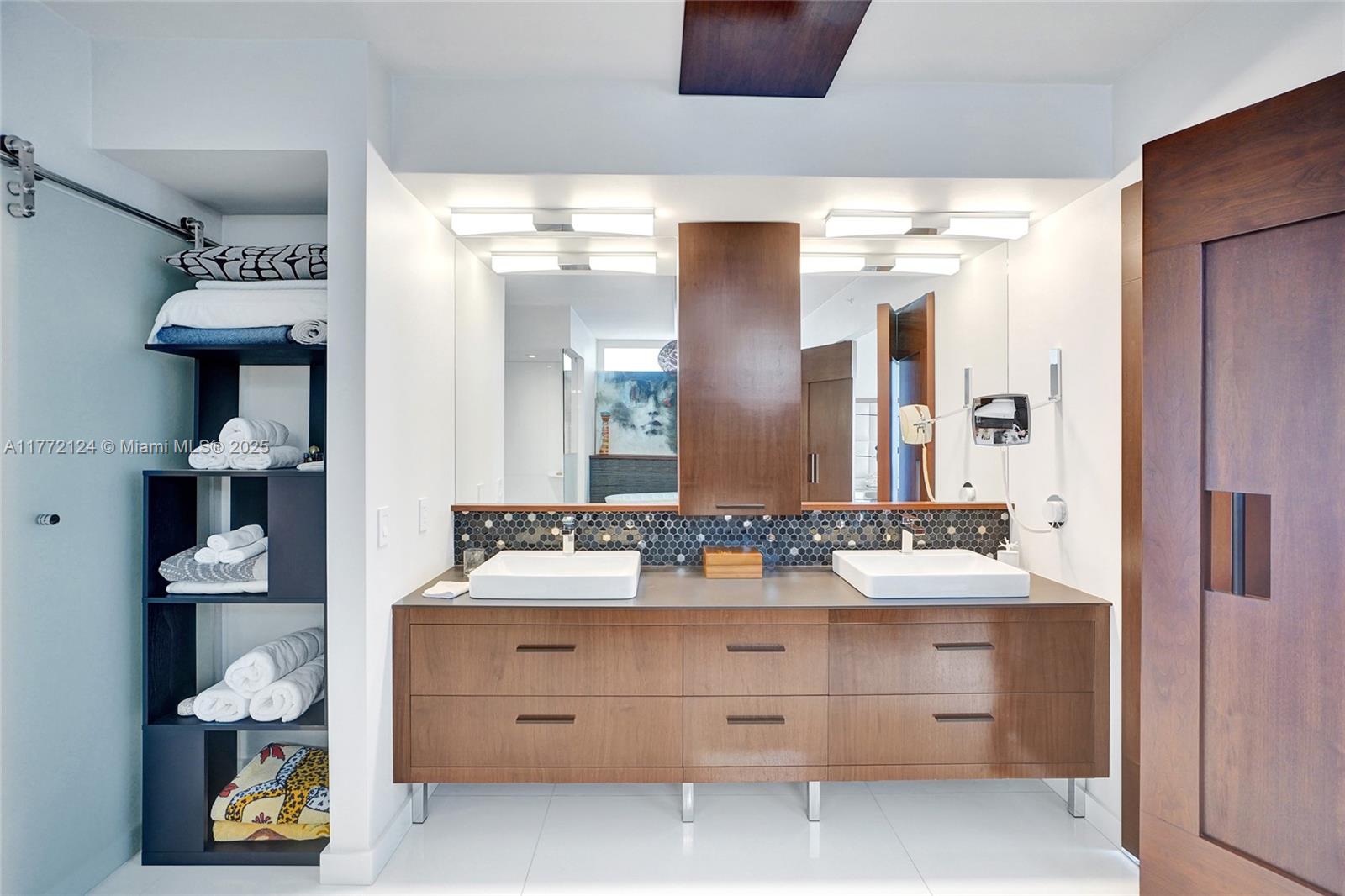 THE PINNACLE CONDO - Residential