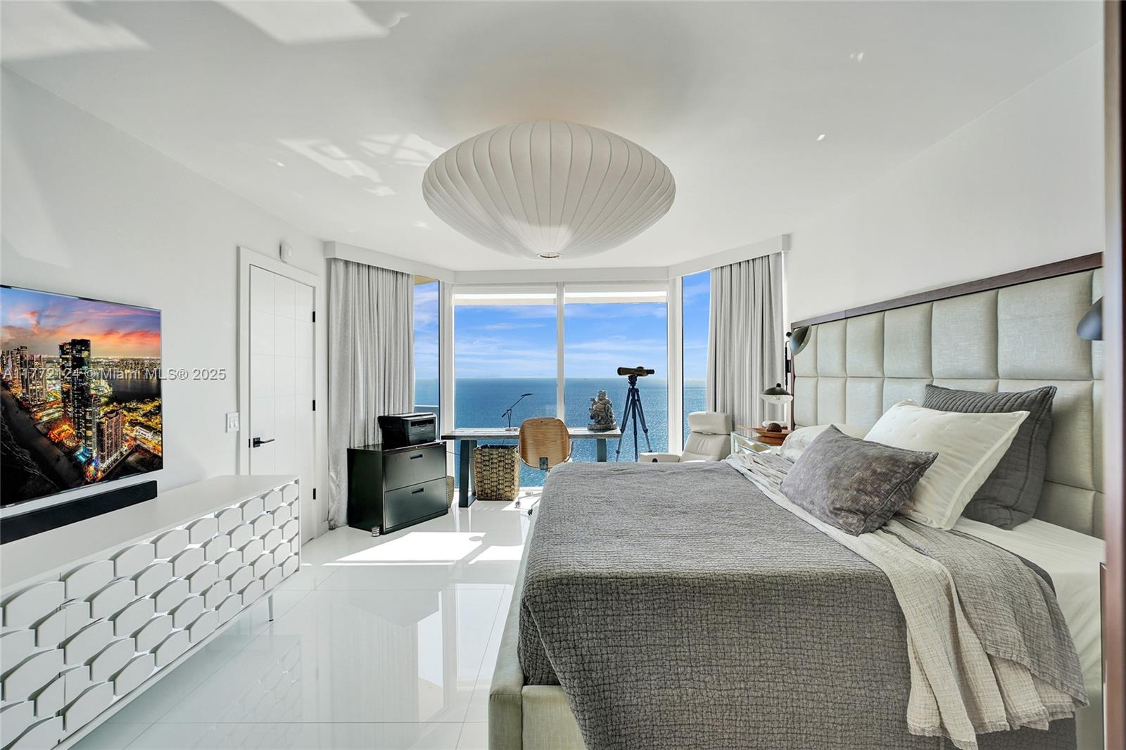 THE PINNACLE CONDO - Residential