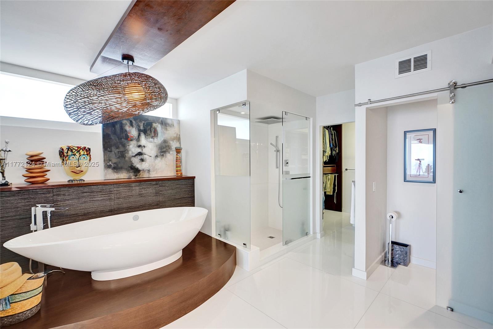 THE PINNACLE CONDO - Residential