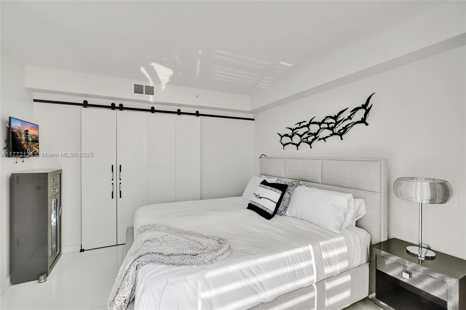 THE PINNACLE CONDO - Residential