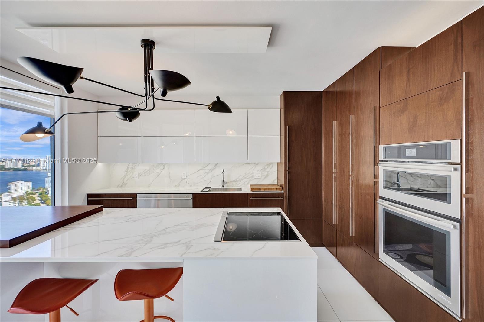 THE PINNACLE CONDO - Residential