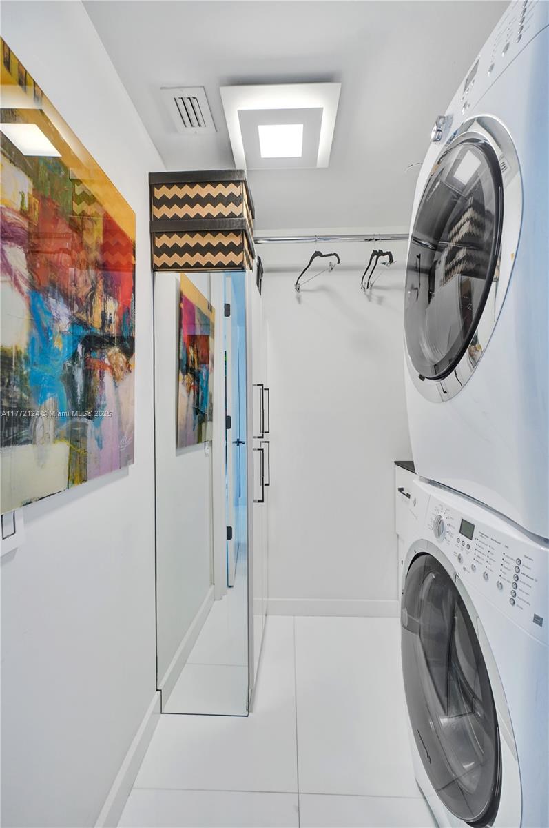 THE PINNACLE CONDO - Residential