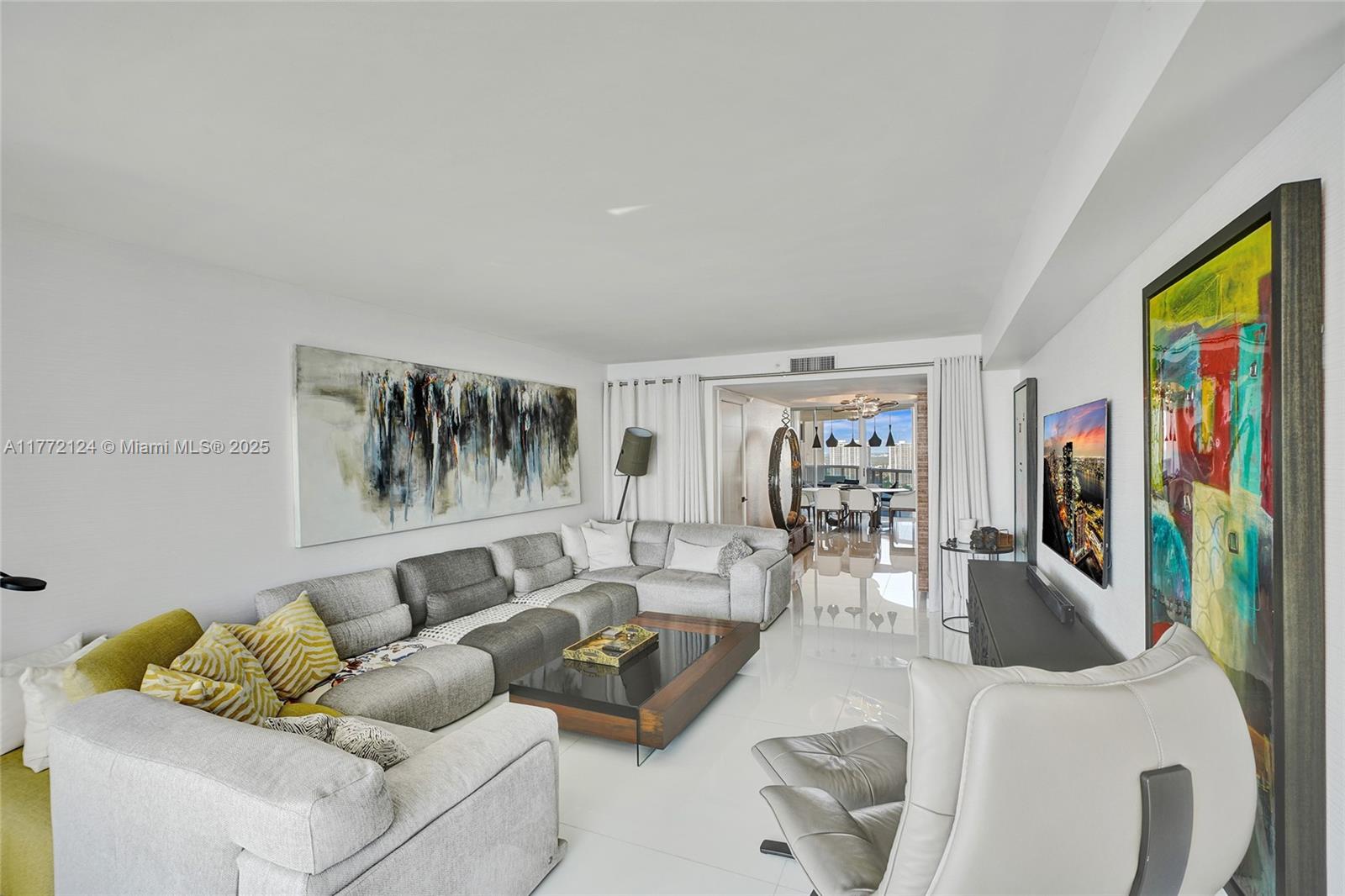 THE PINNACLE CONDO - Residential