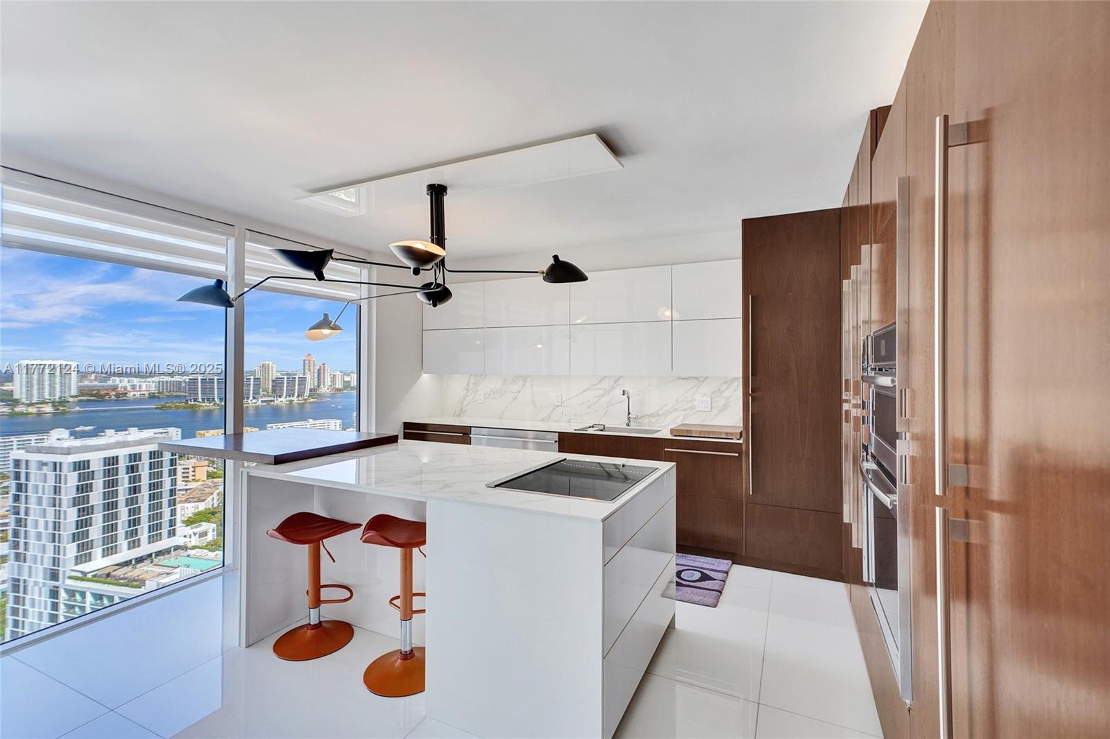 THE PINNACLE CONDO - Residential