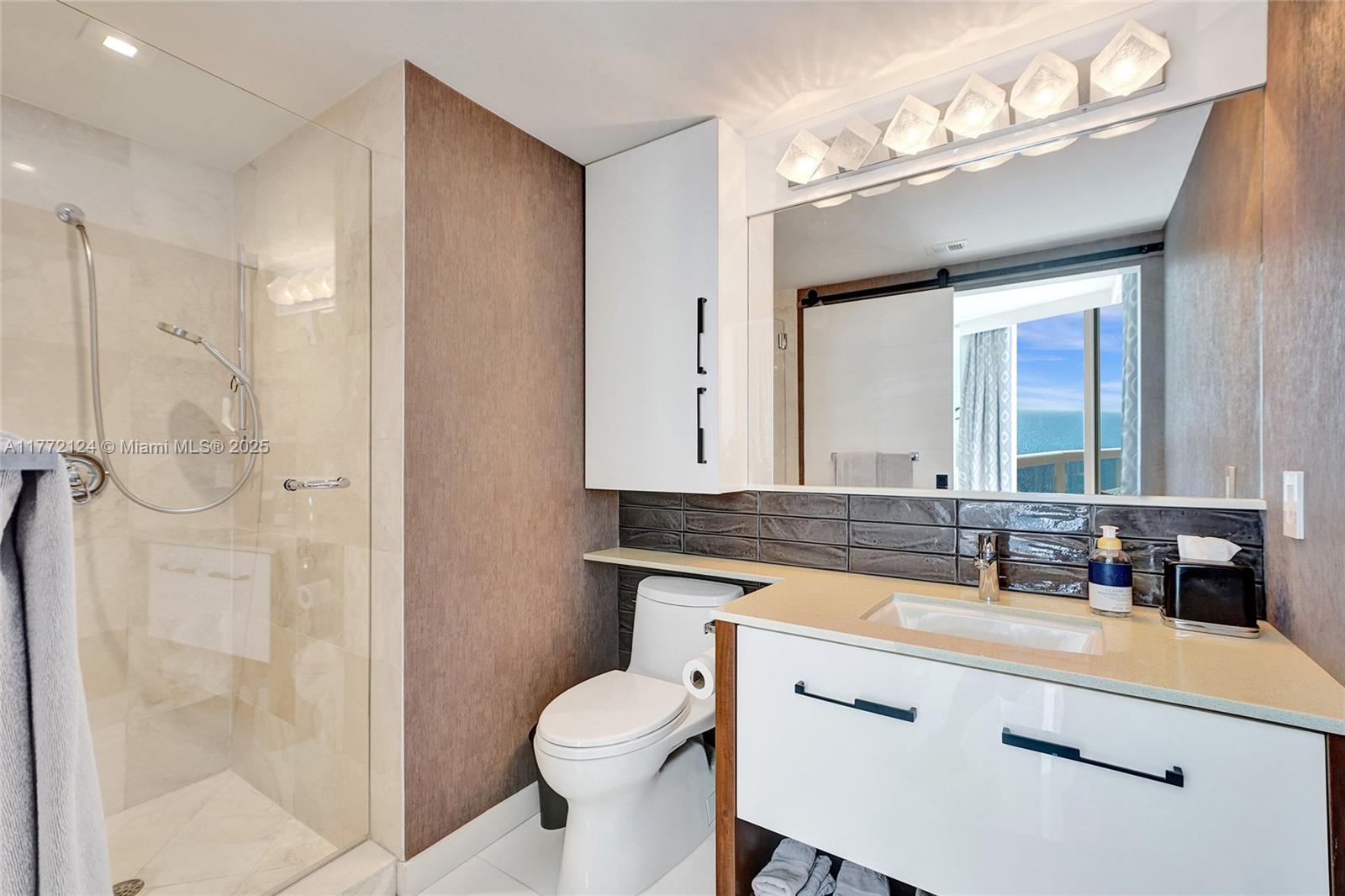 THE PINNACLE CONDO - Residential