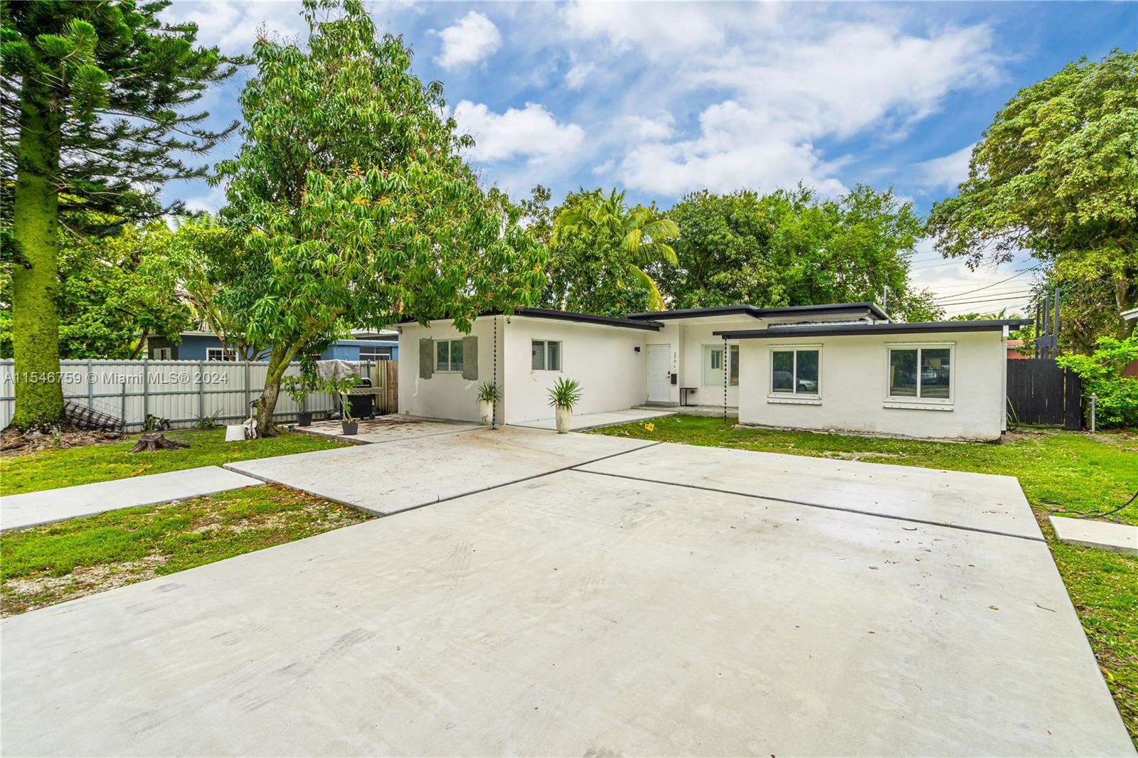 270 Nw 104th St St, Miami, Broward County, Florida - 3 Bedrooms  
1 Bathrooms - 