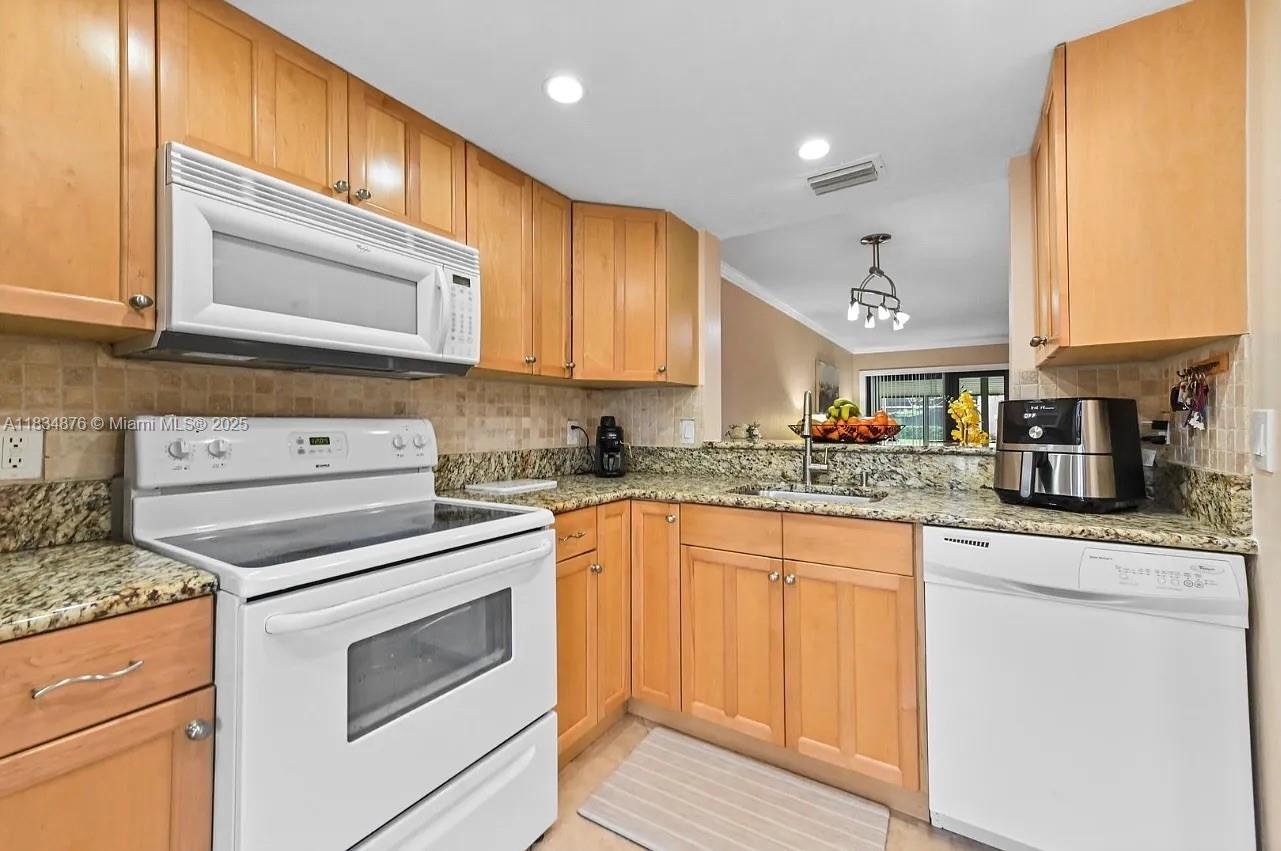 2241 SW 15th St 207