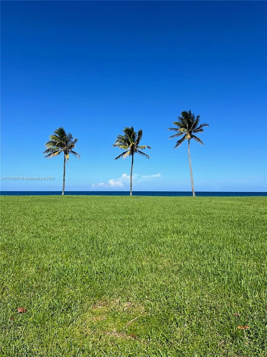 West Palm Beach, Florida 33401, United States, 2 Bedrooms Bedrooms, ,2 BathroomsBathrooms,Residential,Active,12815