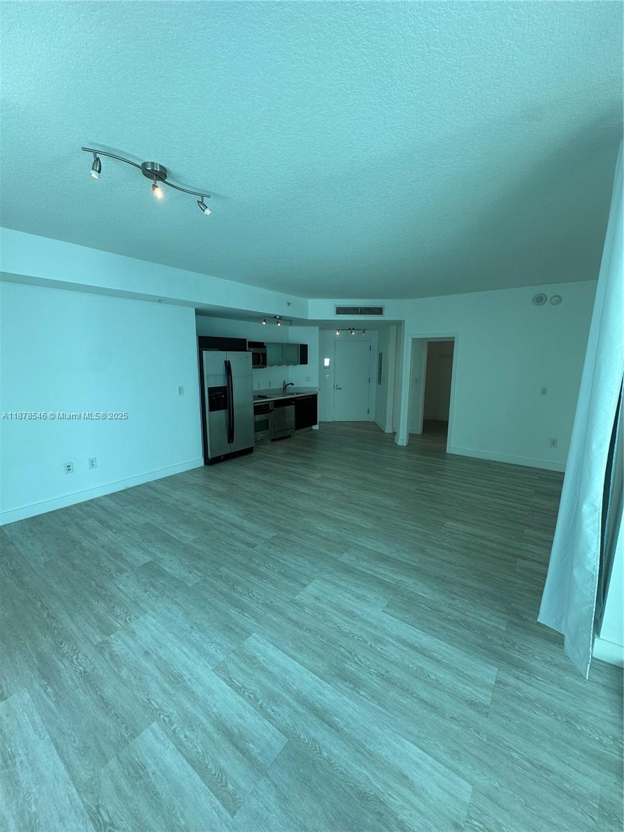 1900 N Bayshore Dr 2305