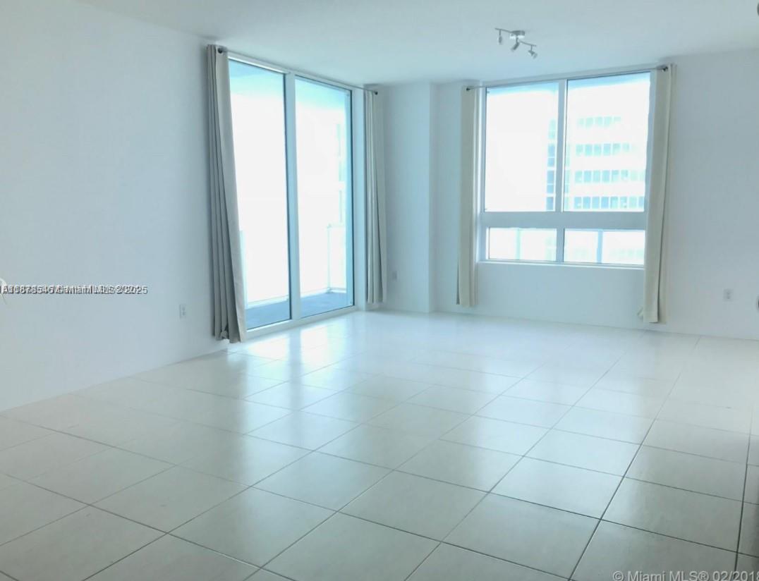 1900 N Bayshore Dr 2305
