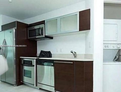 1900 N Bayshore Dr 2305 Miami FL 33132
