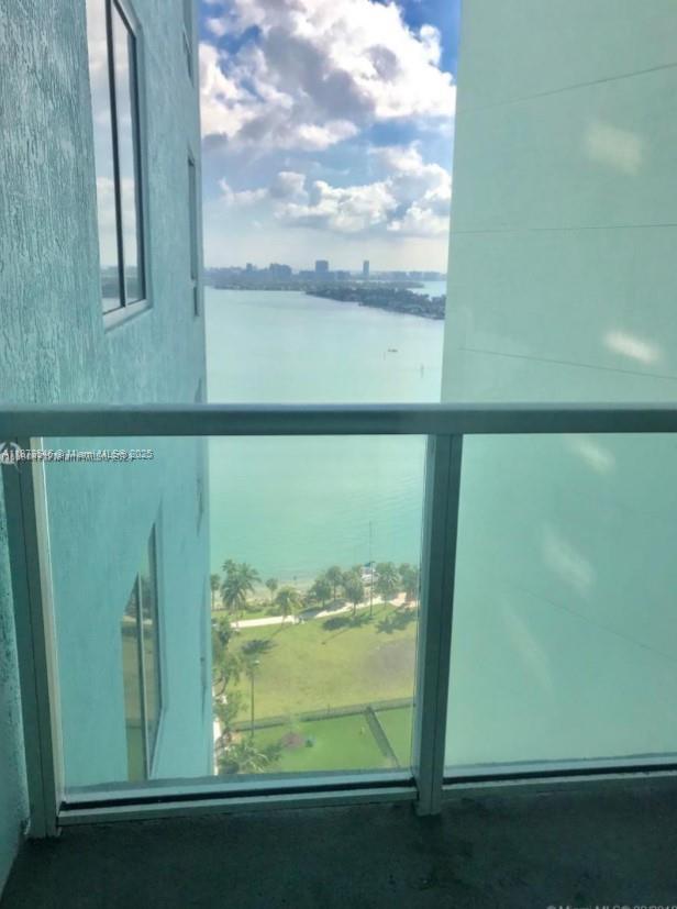 1900 N Bayshore Dr 2305
