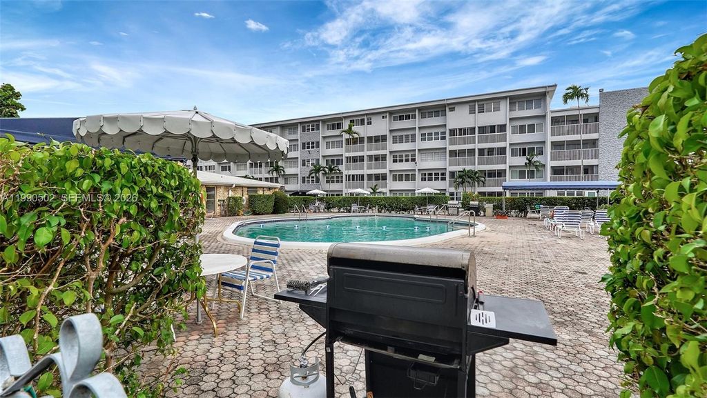 Photo of 329 SE 3rd St #502T, Hallandale Beach, FL 33009 (MLS # A11990502)