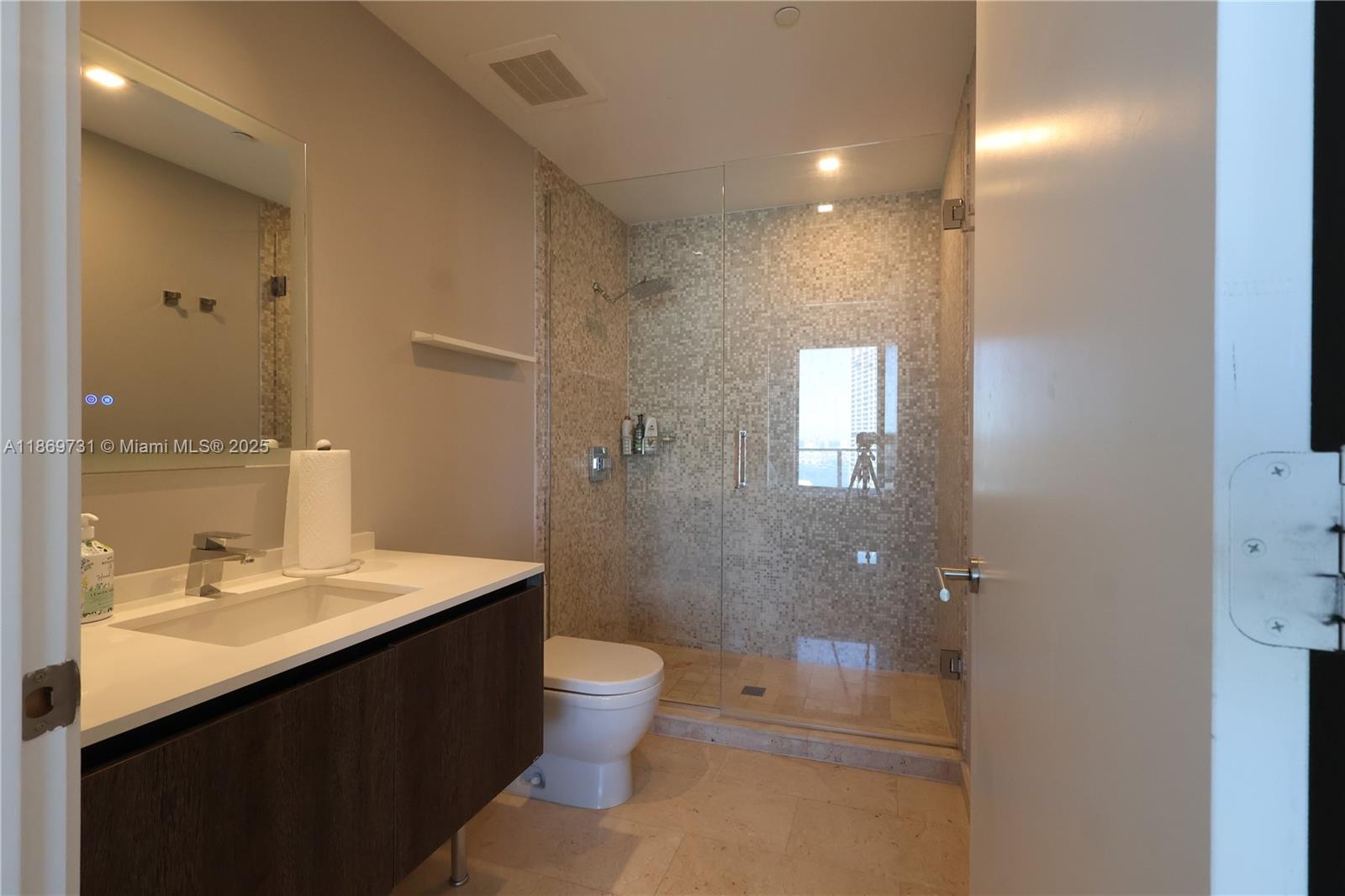 REACH CONDO - Residential Lease