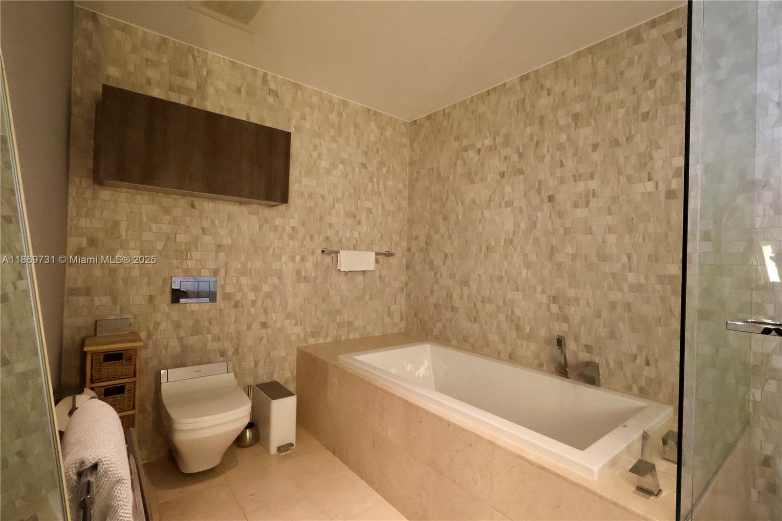 REACH CONDO - Residential Lease