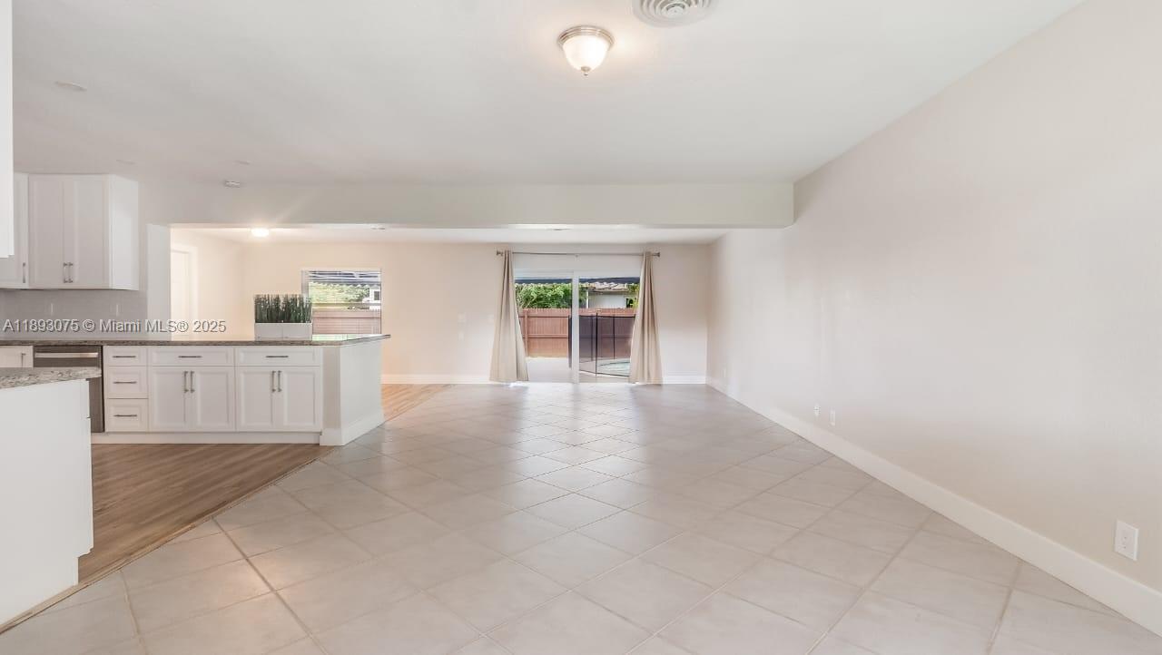 PLANTATION MANORS-RESUB - Residential Lease