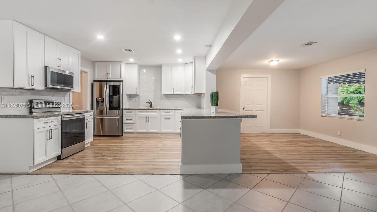 PLANTATION MANORS-RESUB - Residential Lease