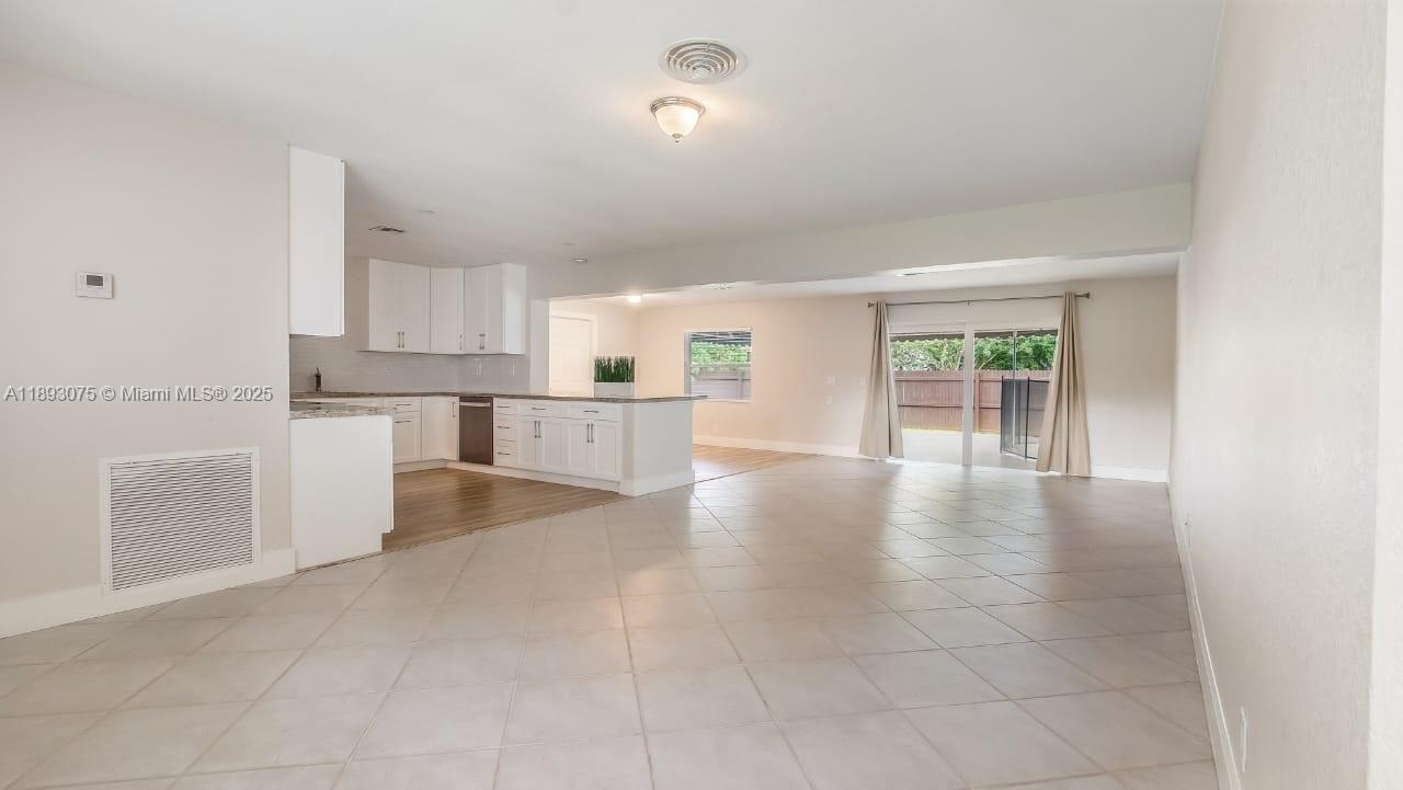 PLANTATION MANORS-RESUB - Residential Lease