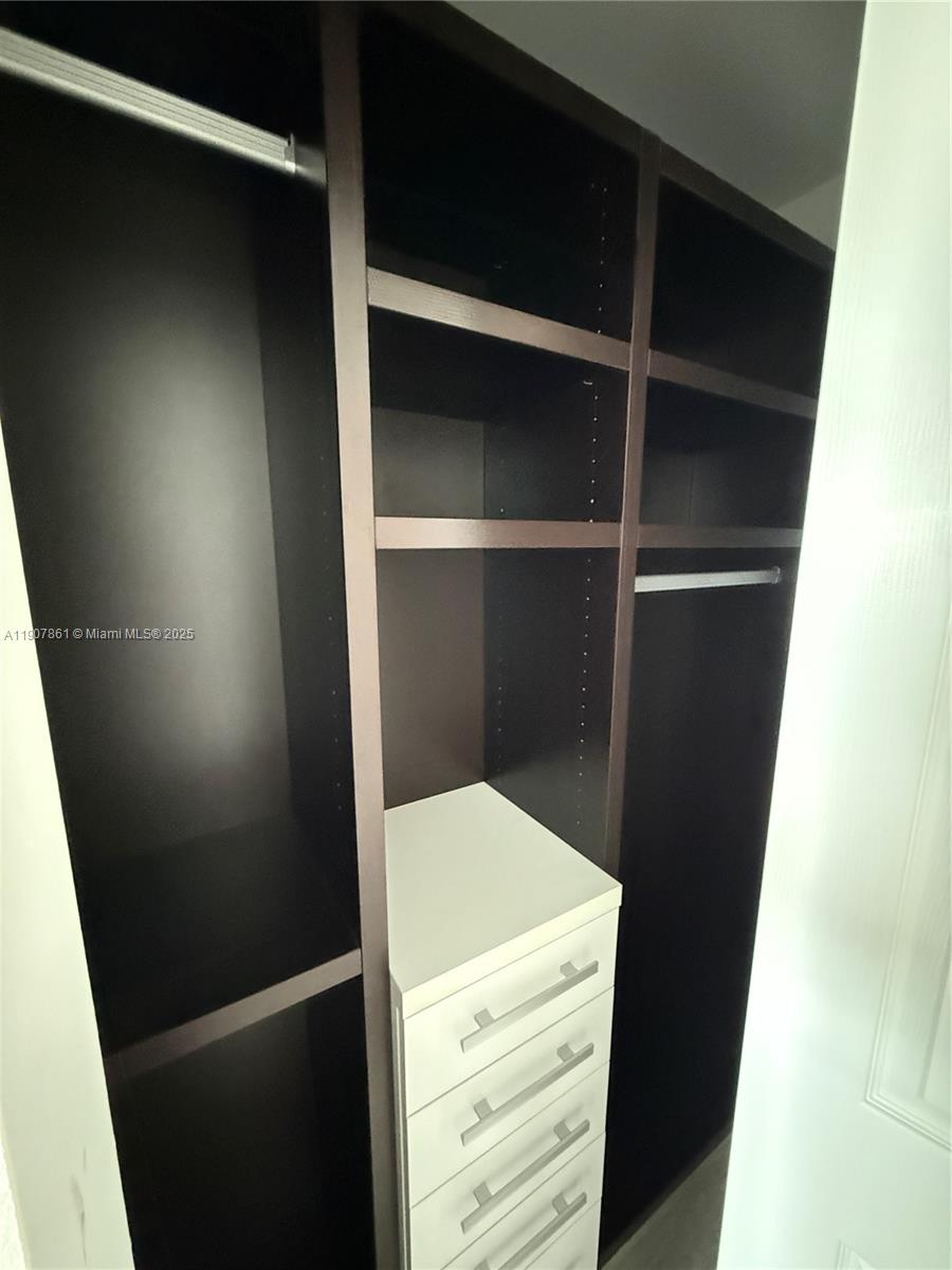 HOLLYWOOD STATION RES CON - Residential Lease