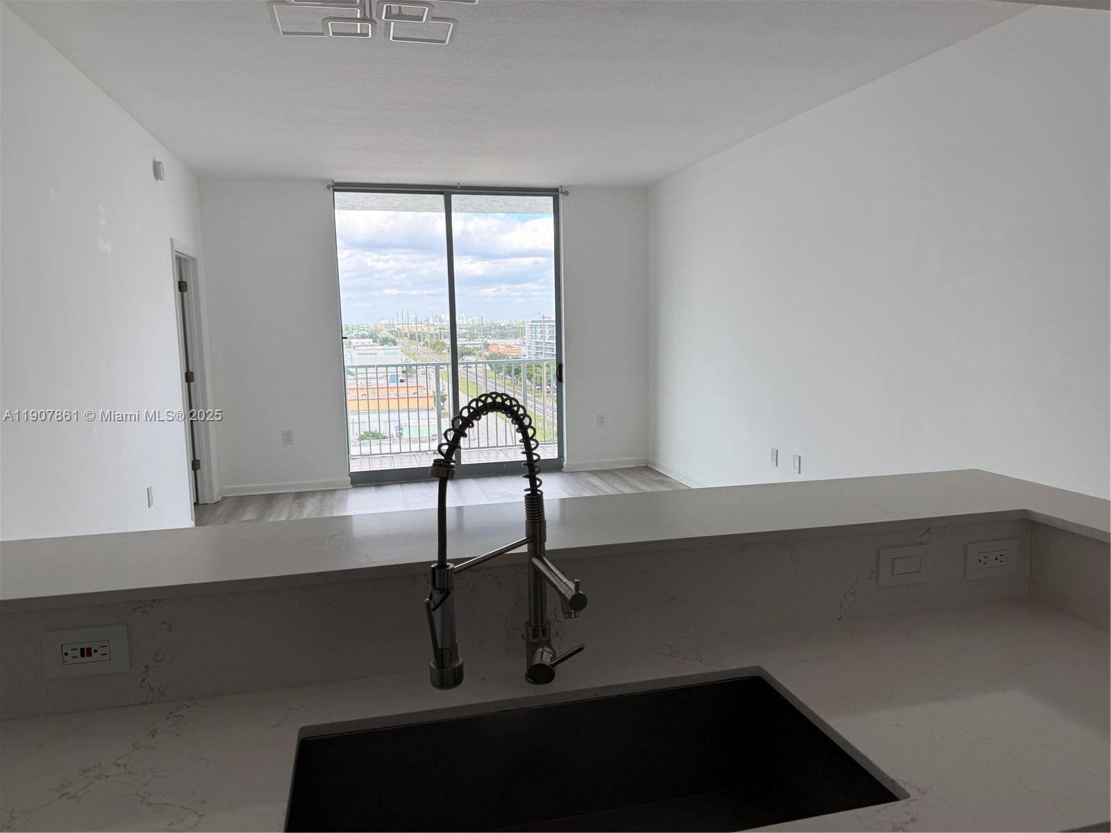 HOLLYWOOD STATION RES CON - Residential Lease